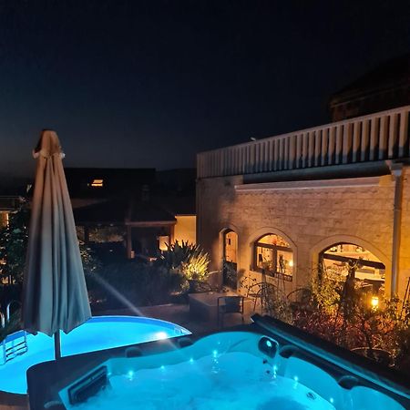 Apartments " Happy Villa " Splitska Esterno foto