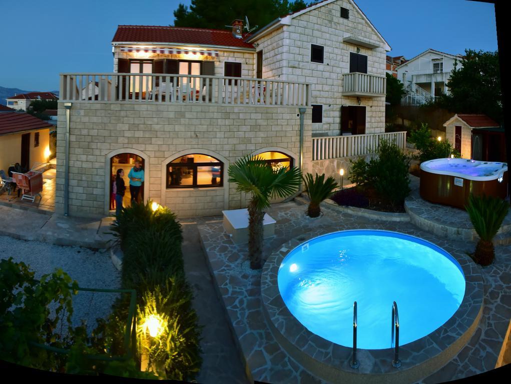 Apartments " Happy Villa " Splitska Camera foto