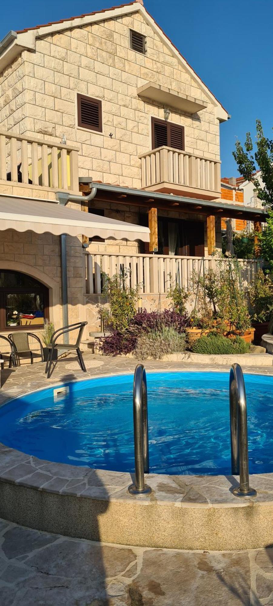 Apartments " Happy Villa " Splitska Esterno foto