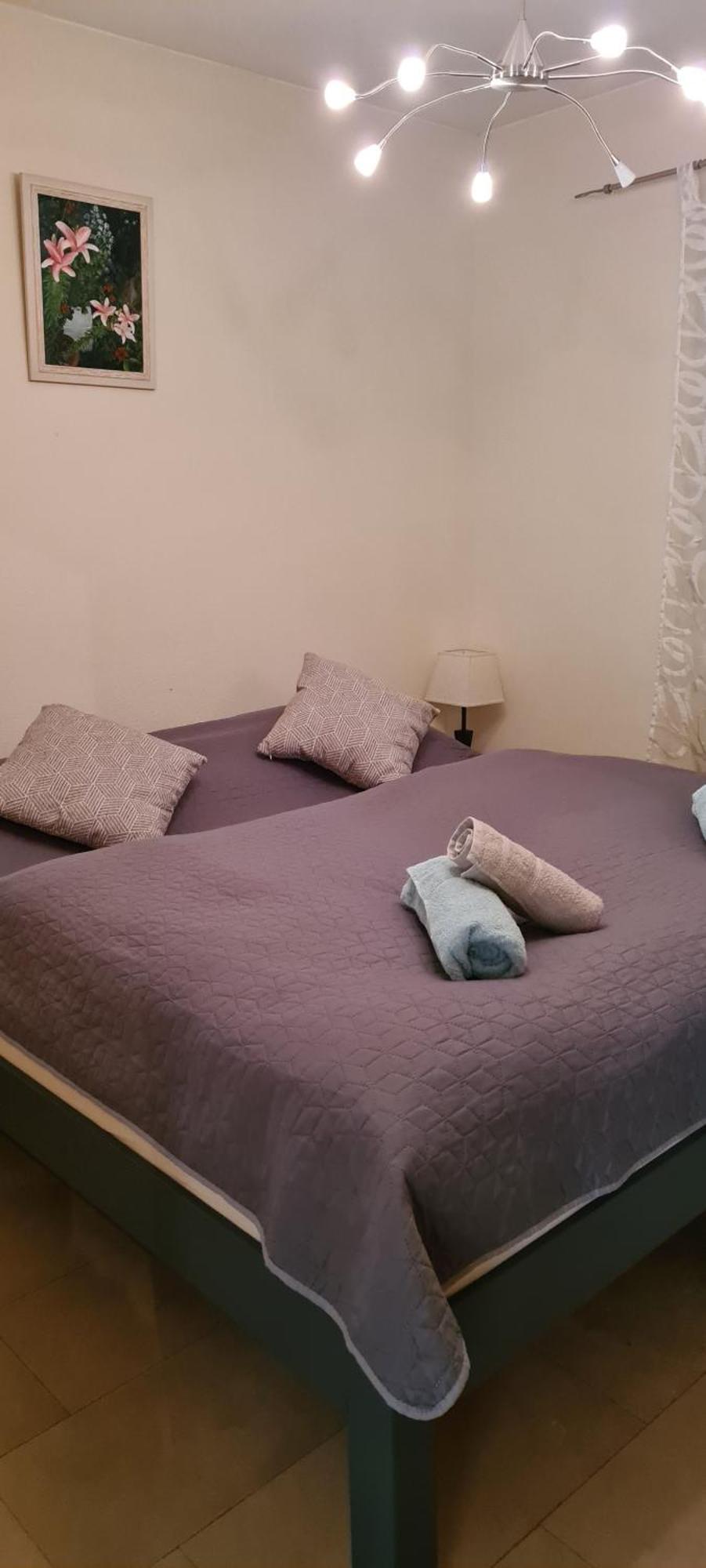 Apartments " Happy Villa " Splitska Esterno foto