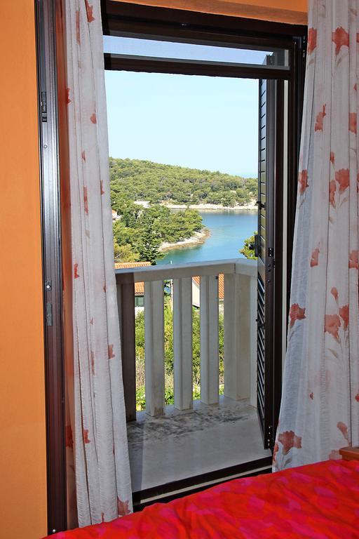 Apartments " Happy Villa " Splitska Esterno foto
